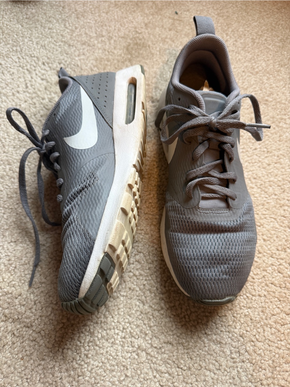 Nike Mens Grey Sneakers sz 9